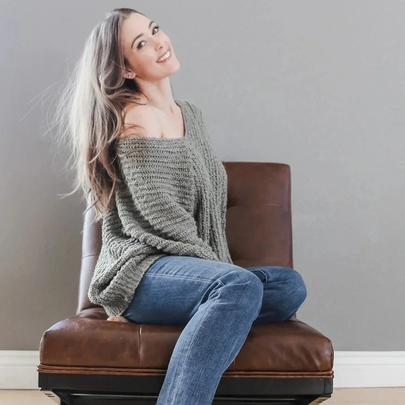 Oversized off the shoulder sweater - Picture 6 of 6